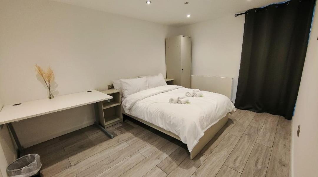 Flat 2 Wimbledon * London