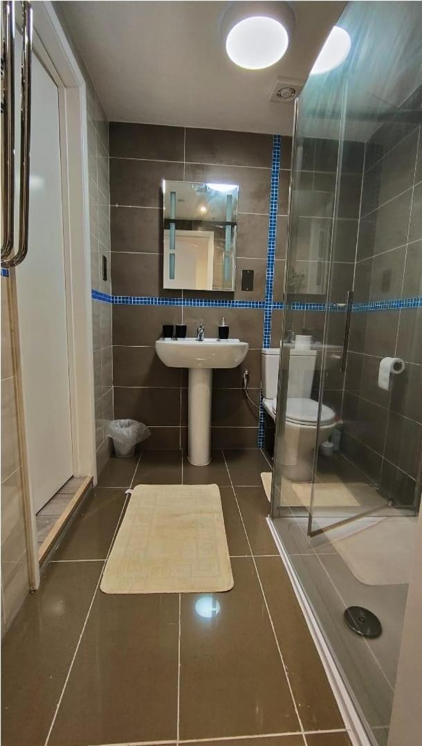 Flat 2 Wimbledon *