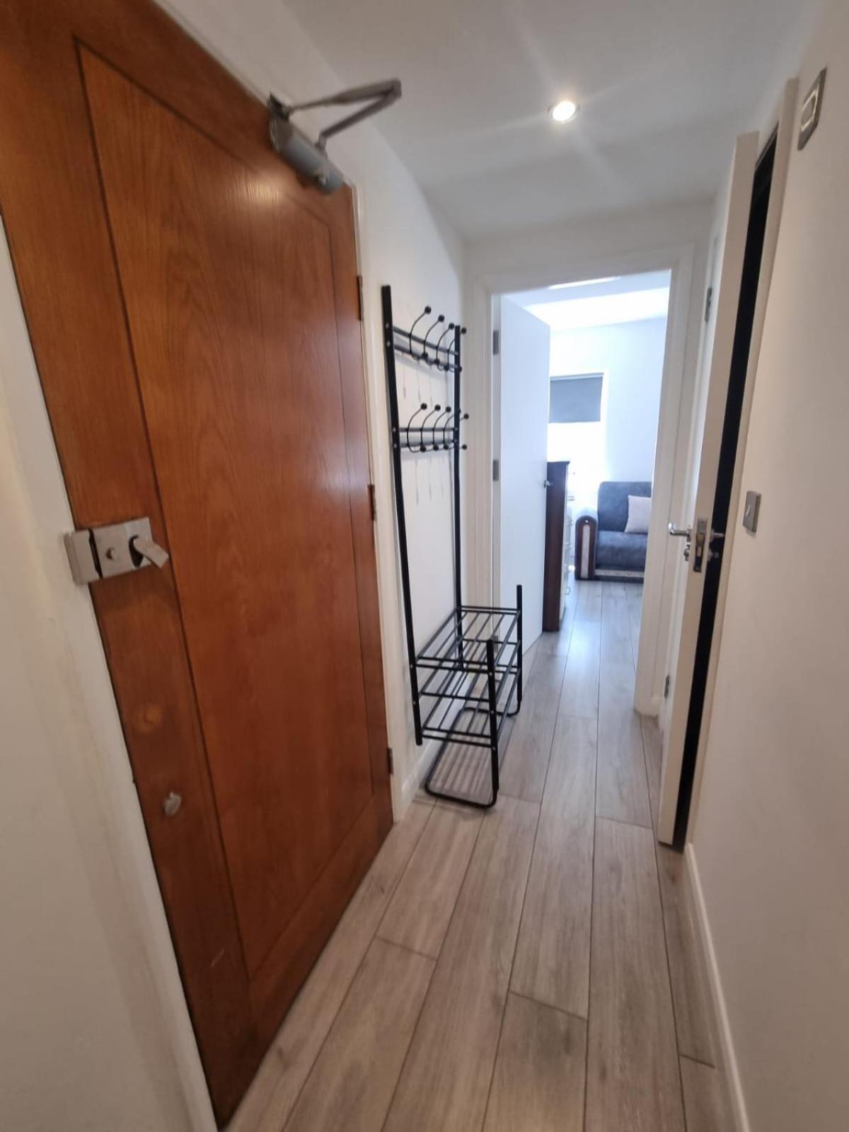 Flat 2 Wimbledon Apartment *